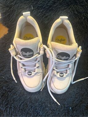 Buffalo London Cream Platform Sneakers sz7/37eur